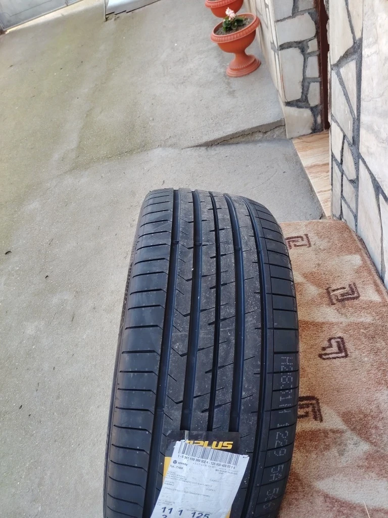 Гуми Летни 275/35R22