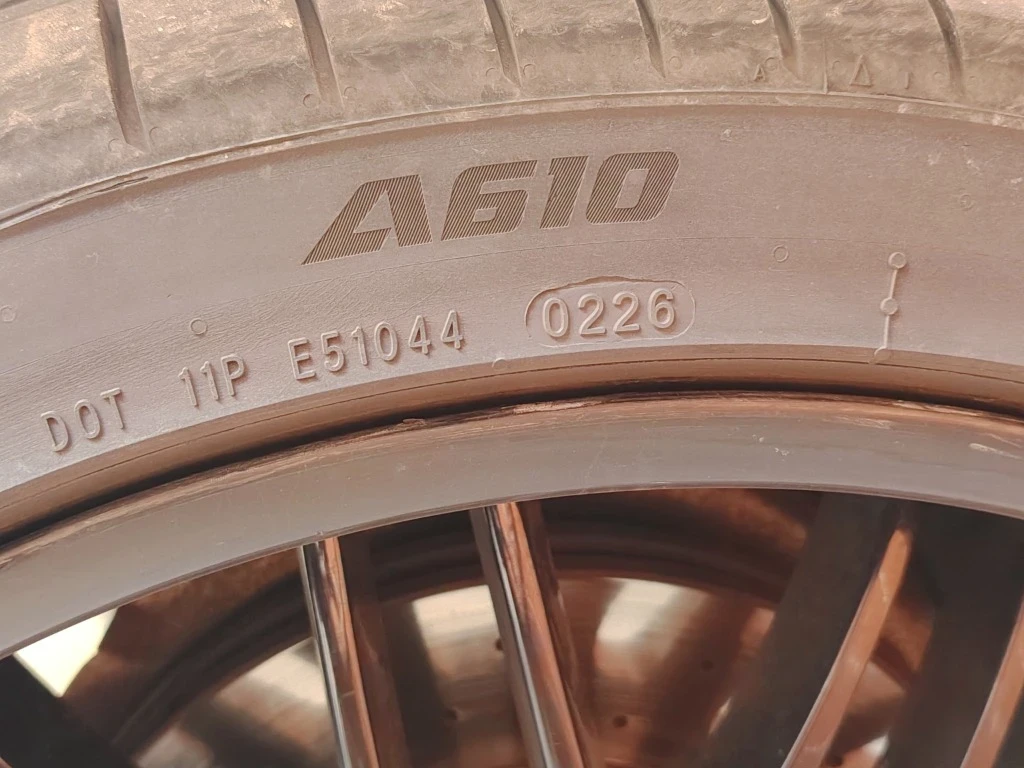 Гуми Летни 275/35R22, снимка 7 - Гуми и джанти - 55658372