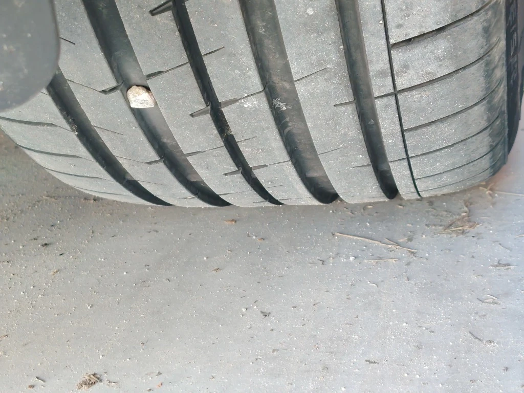 Гуми Летни 275/35R22, снимка 5 - Гуми и джанти - 55658372