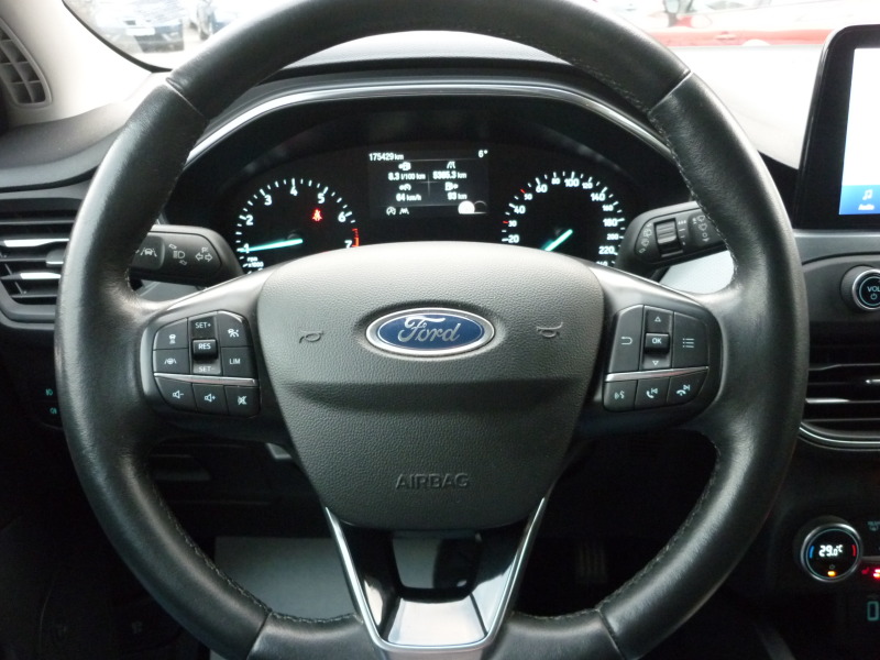 Ford Focus 1.5 150 HP Active  Ecoboost Automatic, снимка 16 - Автомобили и джипове - 44717674