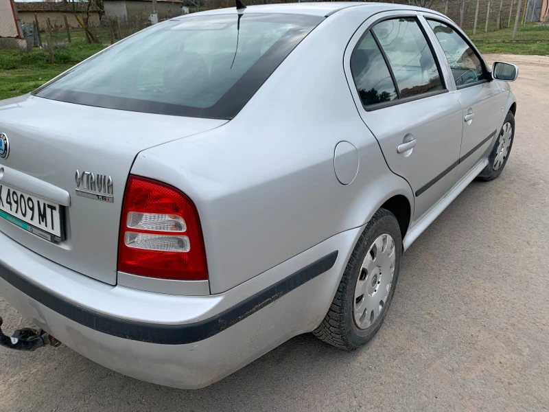 Skoda Octavia 1.6 i, снимка 5 - Автомобили и джипове - 48047551