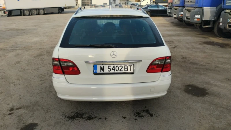 Mercedes-Benz E 280 Avandgarde 4Matic, снимка 3 - Автомобили и джипове - 49135398