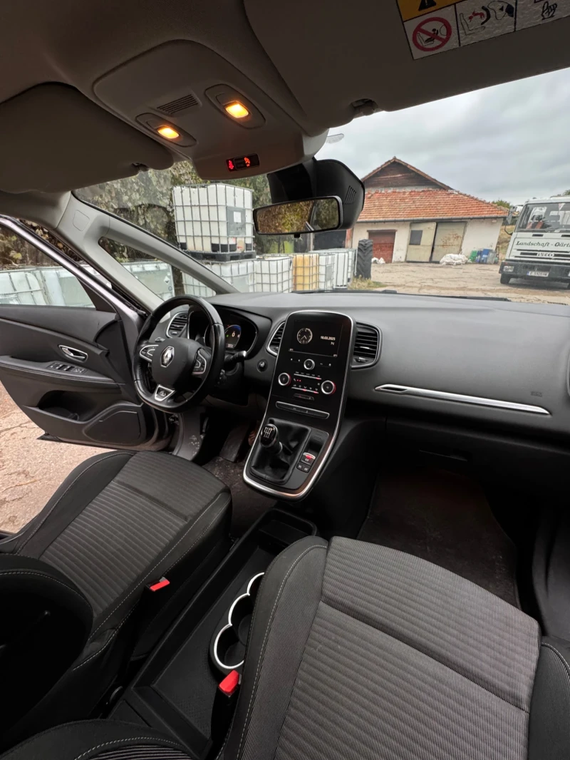 Renault Scenic, снимка 6 - Автомобили и джипове - 52088400