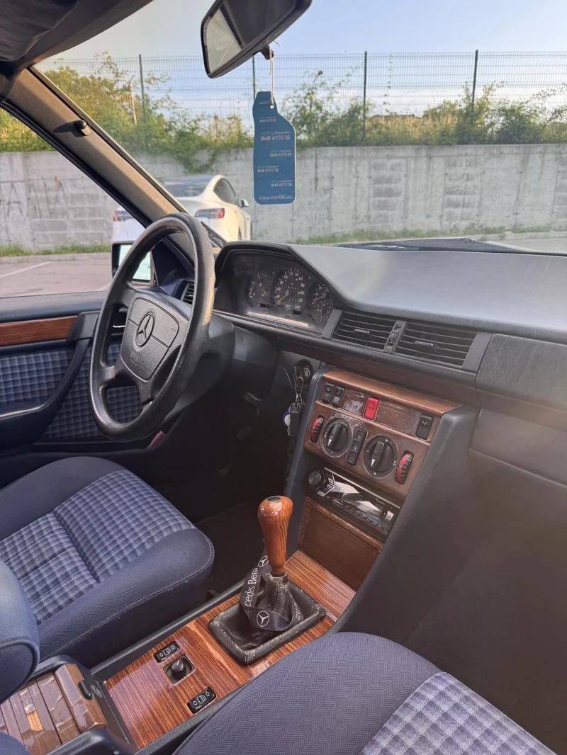 Mercedes-Benz 124 2.2 150 к.с., снимка 17 - Автомобили и джипове - 52429078
