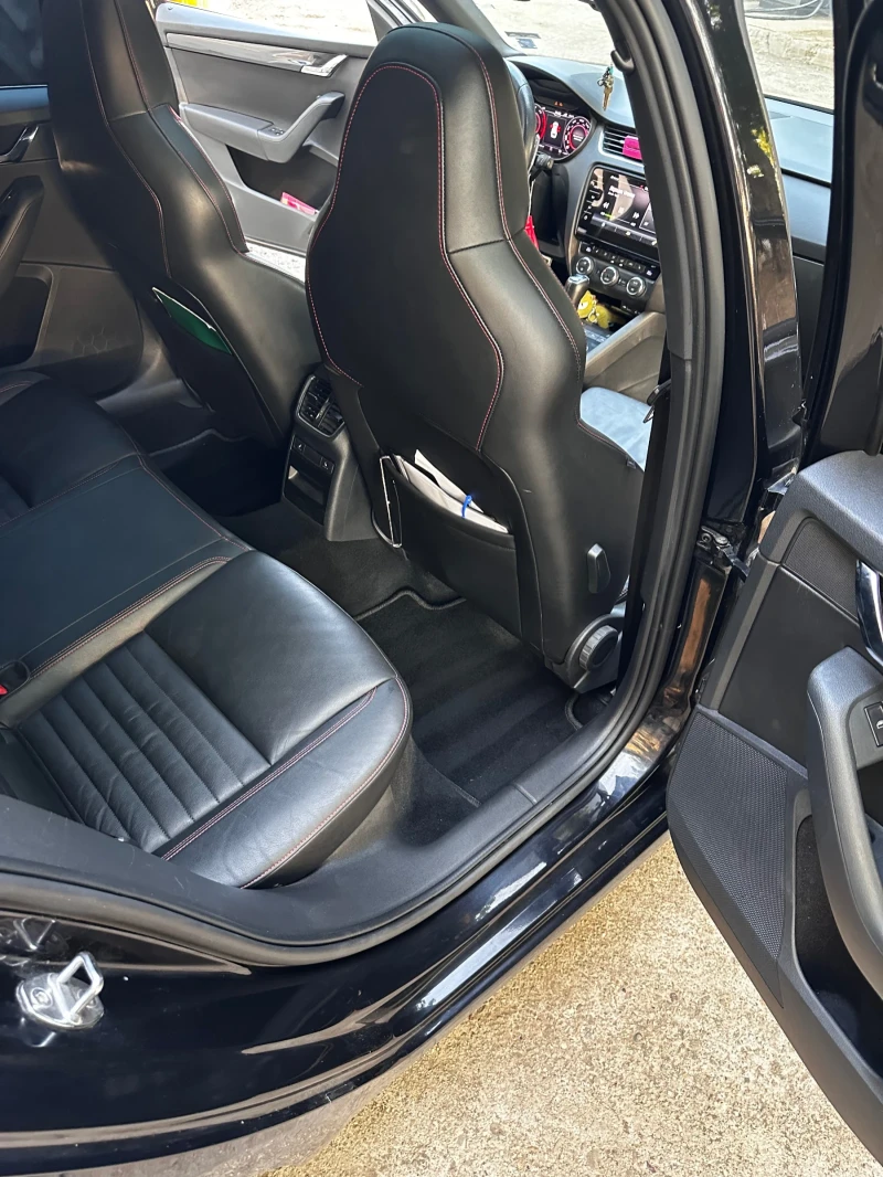 Skoda Octavia VRS !! DIGITAL COCPIT !! 2.0tdi, снимка 14 - Автомобили и джипове - 52789612