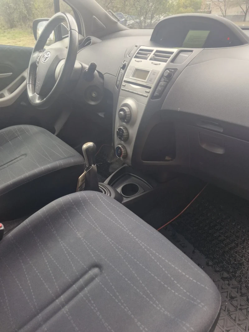 Toyota Yaris, снимка 10 - Автомобили и джипове - 52309963