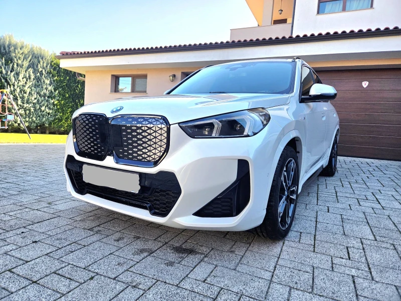 BMW iX1 M* xDrive30* Laser* HeadUp* Memory* Panorama* , снимка 2 - Автомобили и джипове - 52928340
