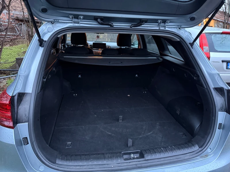 Kia Ceed Plug-in Hybrid, снимка 11 - Автомобили и джипове - 53344509