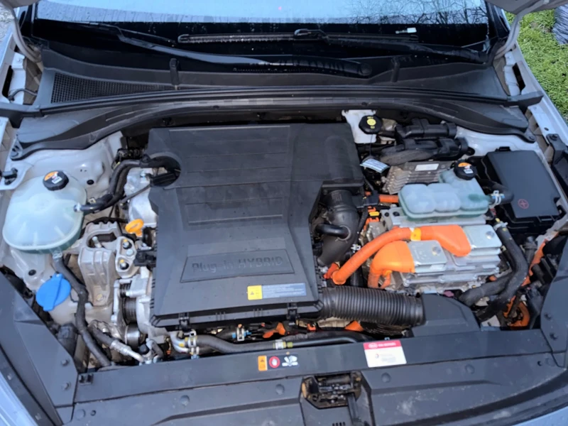 Kia Ceed Plug-in Hybrid, снимка 12 - Автомобили и джипове - 53344509