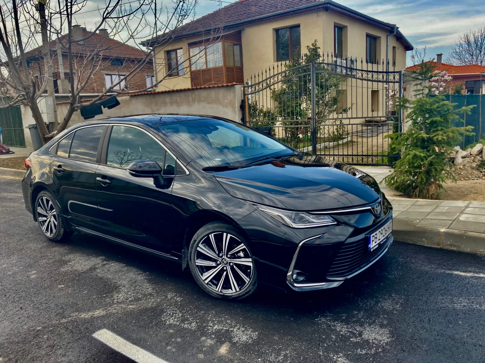 Toyota Corolla 1.8 HEV Executive plus , снимка 1