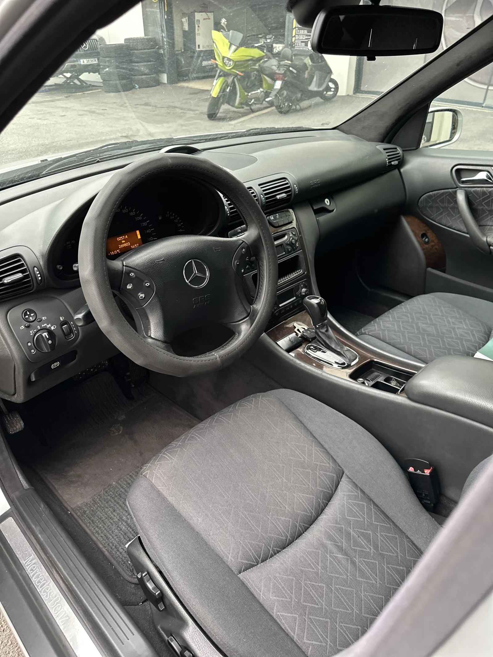Mercedes-Benz C 180 Kompressor - изображение 8