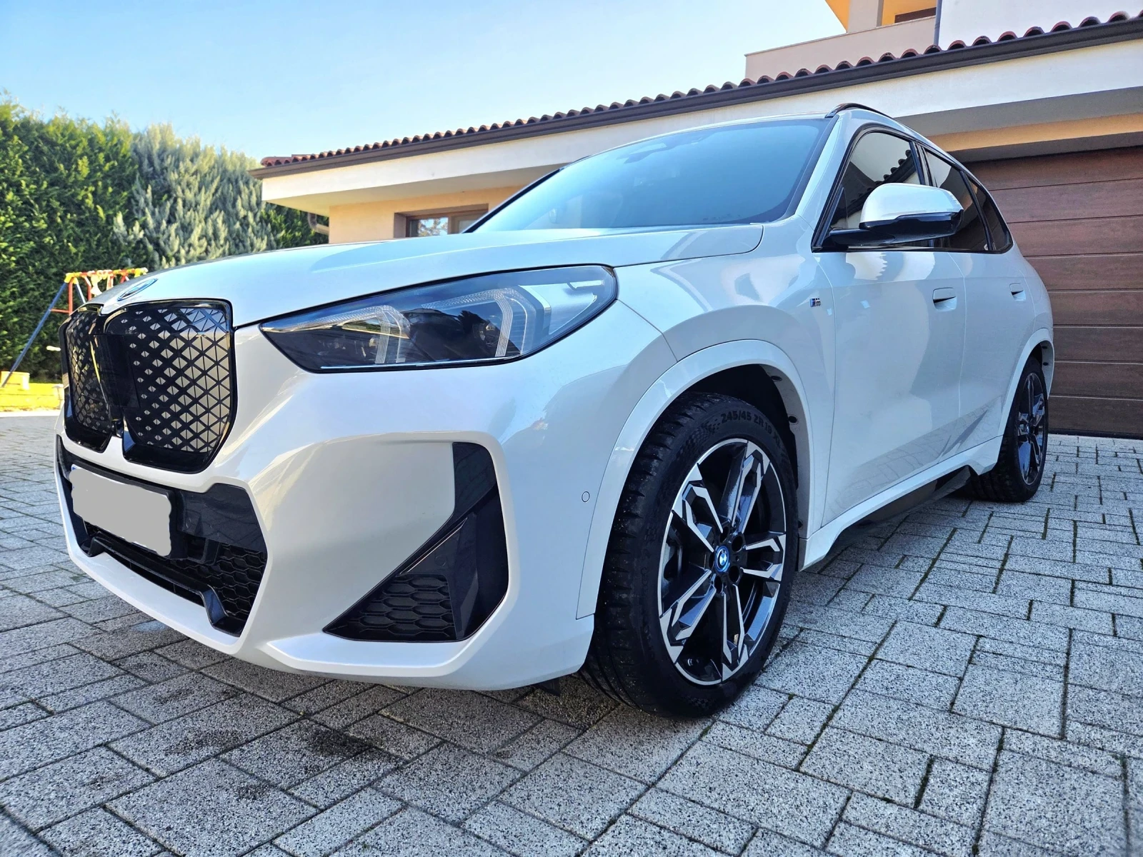 BMW iX1 M* xDrive30* Laser* HeadUp* Memory* Panorama*  | Mobile.bg � ����������� 1