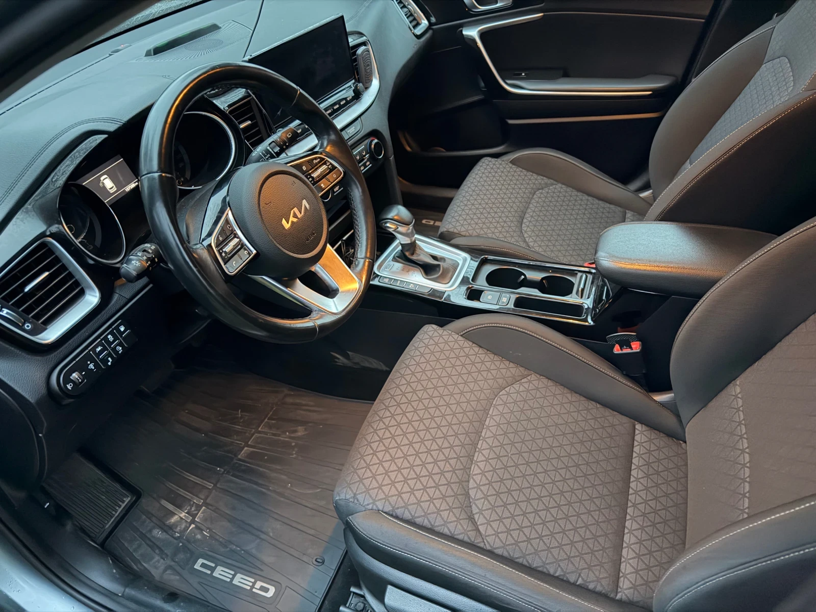 Kia Ceed Plug-in Hybrid - изображение 6