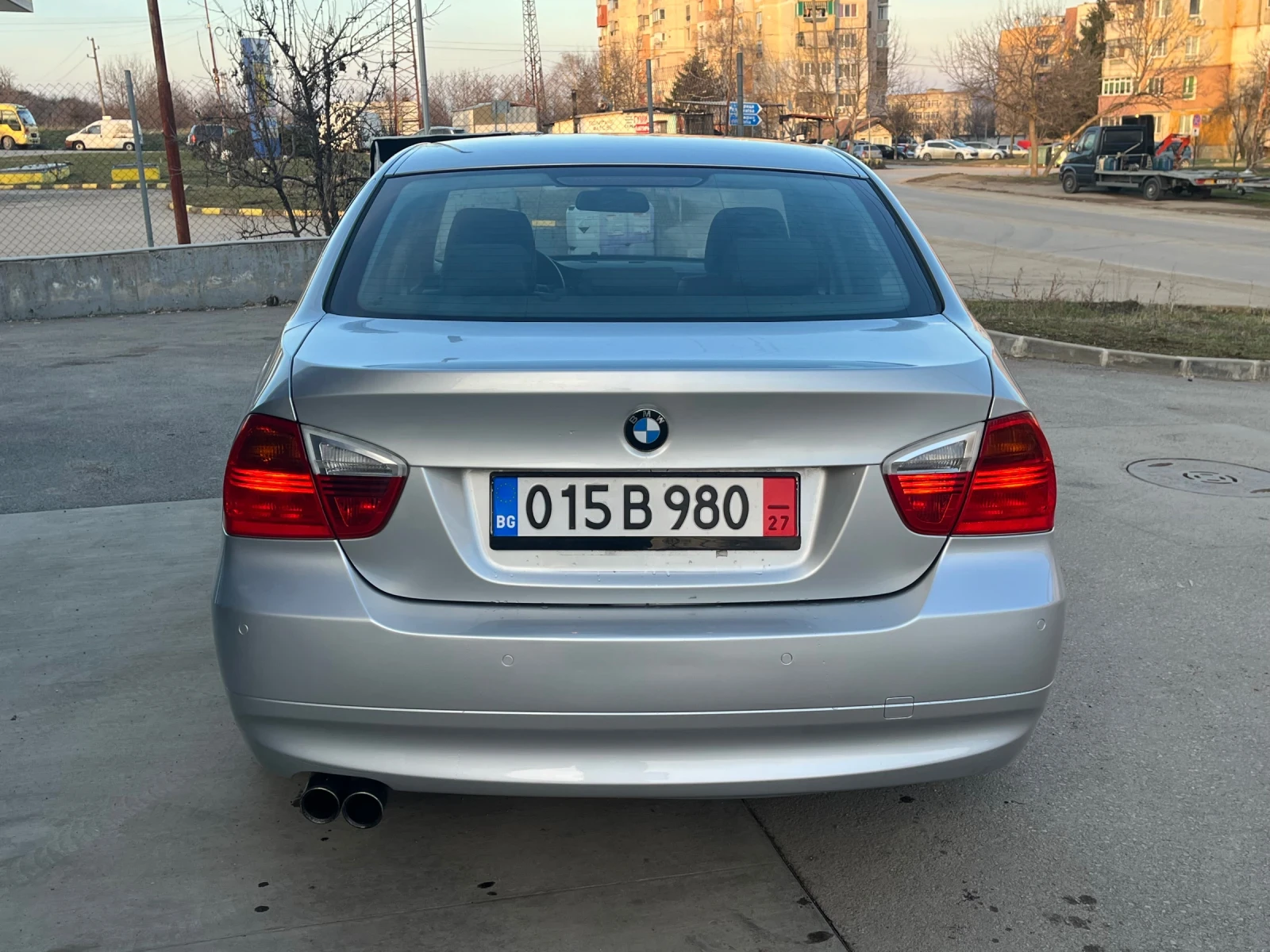 BMW 330 3.0D на задно - изображение 6