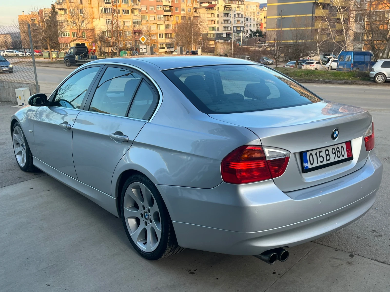 BMW 330 3.0D на задно - изображение 7