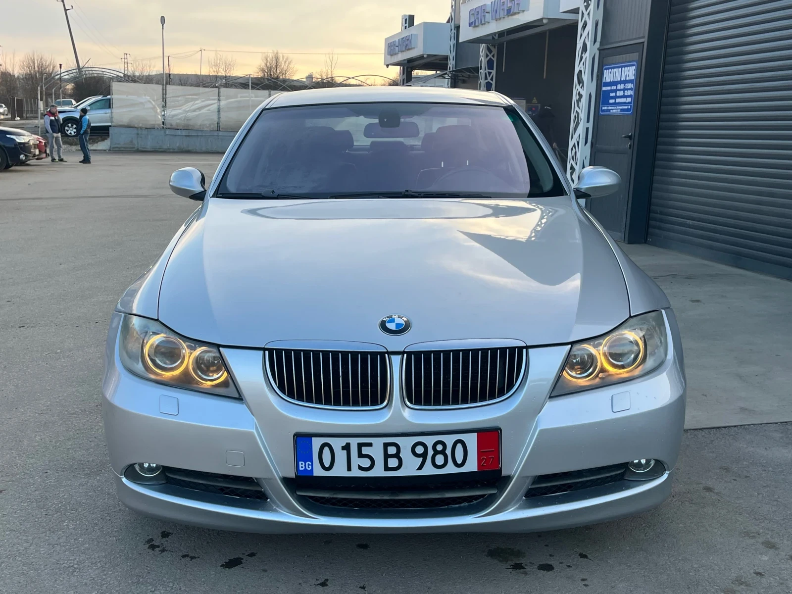 BMW 330 3.0D на задно - изображение 2
