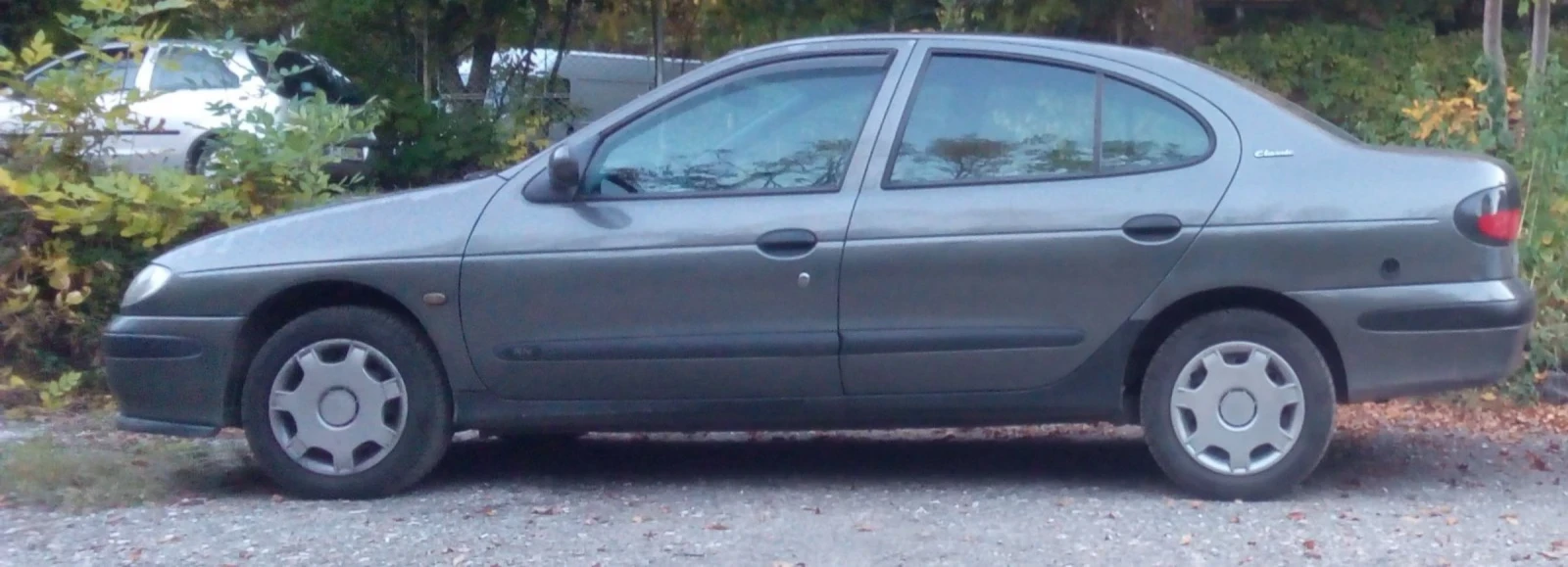 Renault Megane 1.6, 90k. LPG, снимка 4 - Автомобили и джипове - 53739363