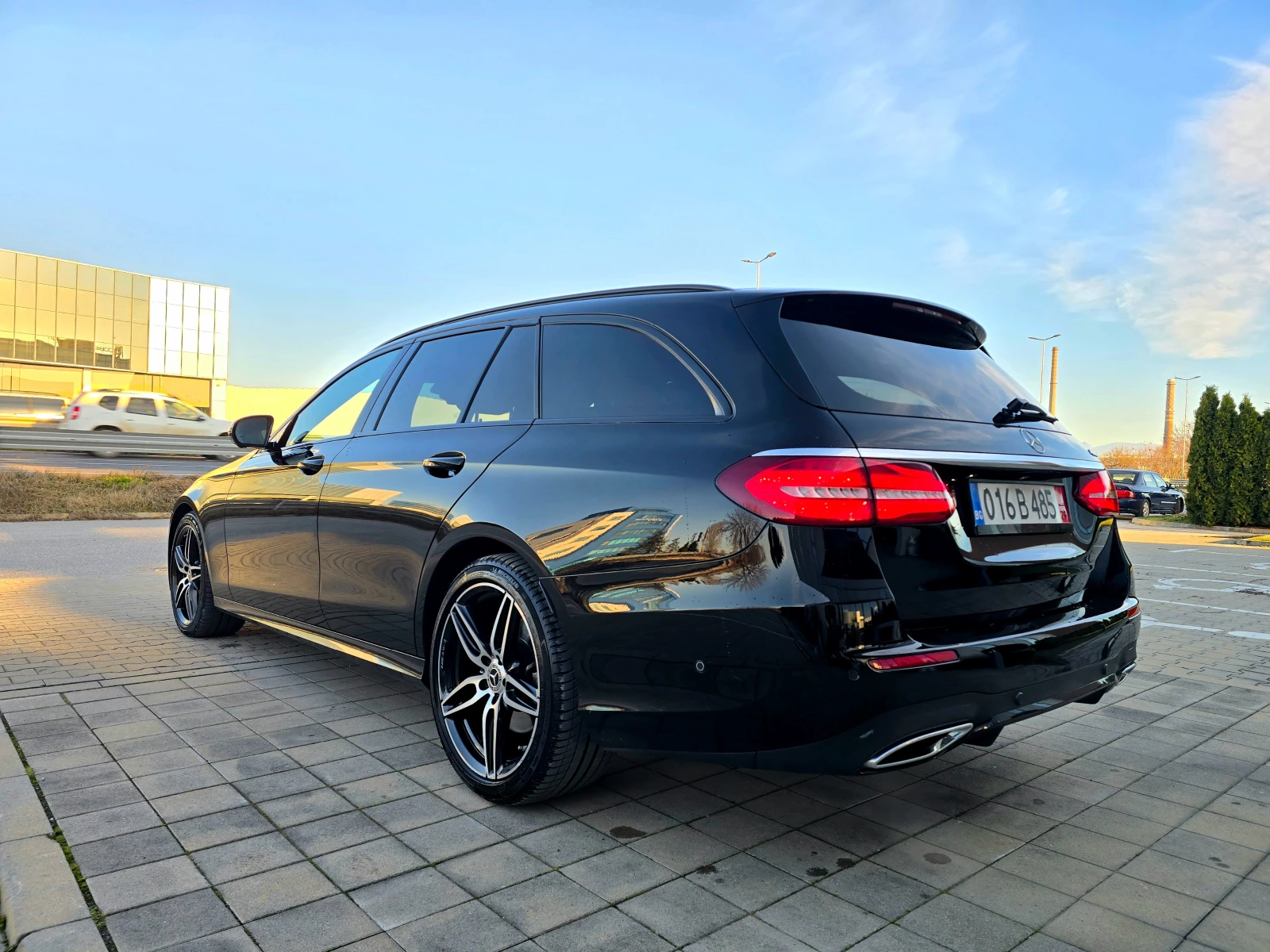 Mercedes-Benz E 350 AMG 4MATIC* 360* MULTIBEAM* HEAD-UP* BURMASTER - изображение 7