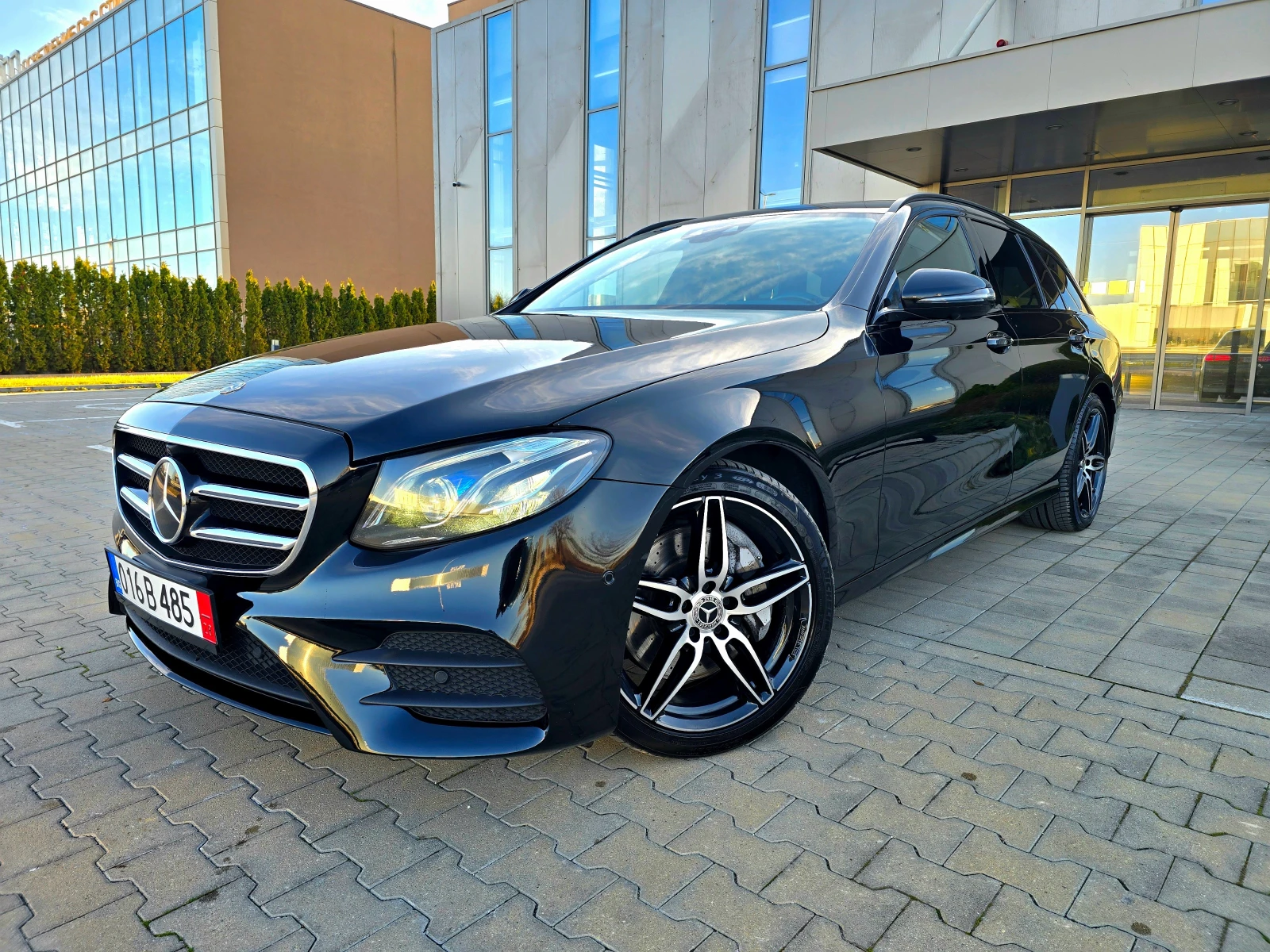Mercedes-Benz E 350 AMG 4MATIC* 360* MULTIBEAM* HEAD-UP* BURMASTER | Mobile.bg � ����������� 1