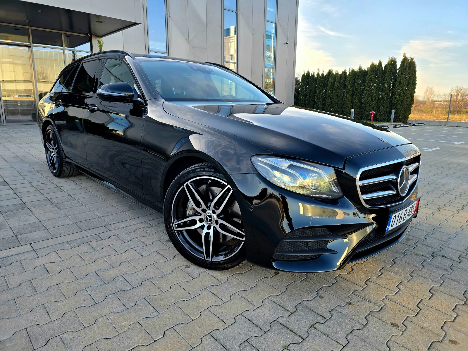 Mercedes-Benz E 350 AMG 4MATIC* 360* MULTIBEAM* HEAD-UP* BURMASTER - изображение 3
