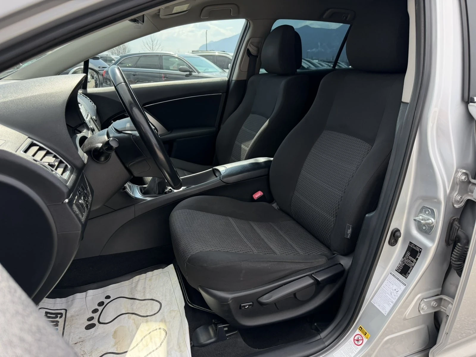 Toyota Avensis 2.0 D4D , снимка 15 - Автомобили и джипове - 54646937