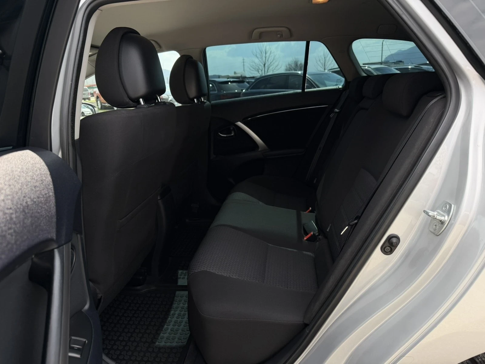 Toyota Avensis 2.0 D4D , снимка 13 - Автомобили и джипове - 54646937