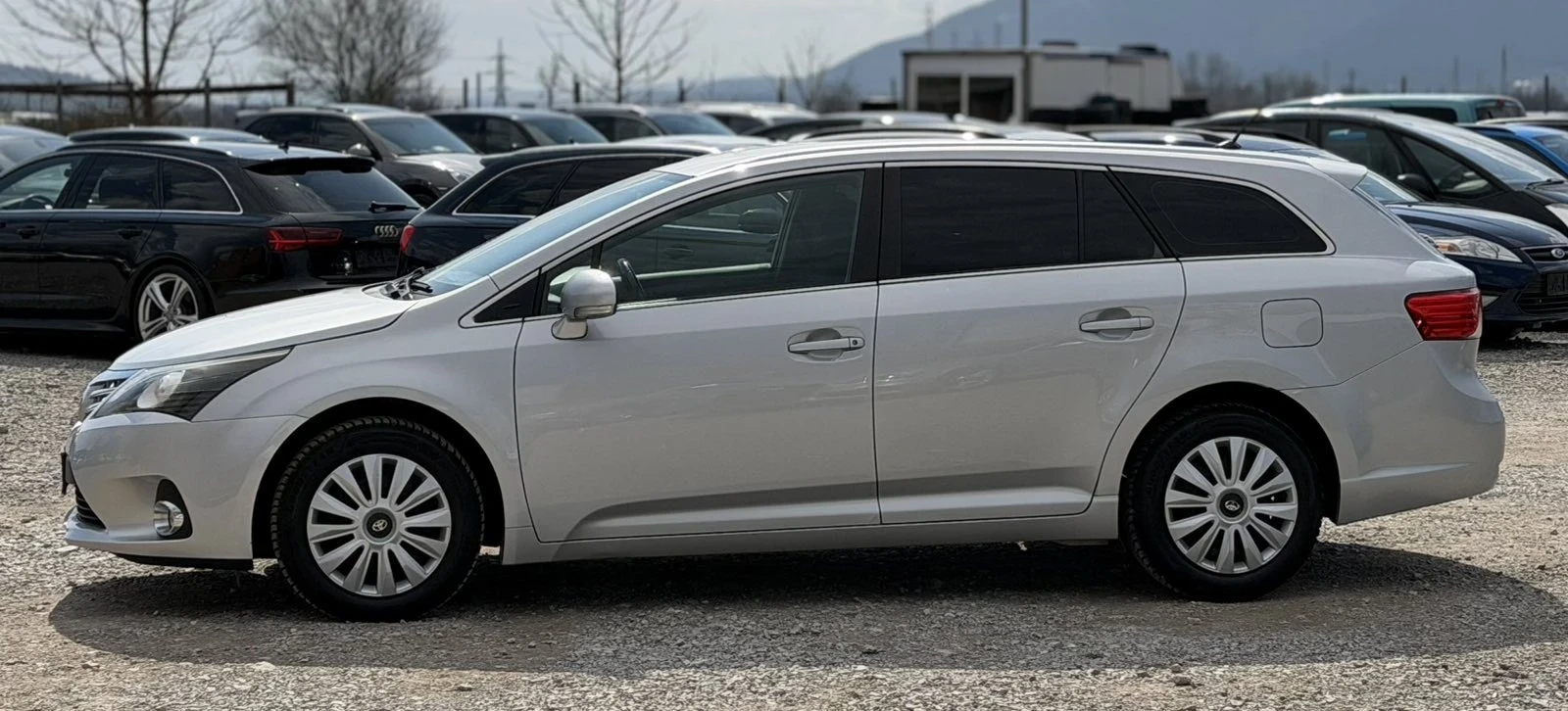 Toyota Avensis 2.0 D4D , снимка 9 - Автомобили и джипове - 54646937