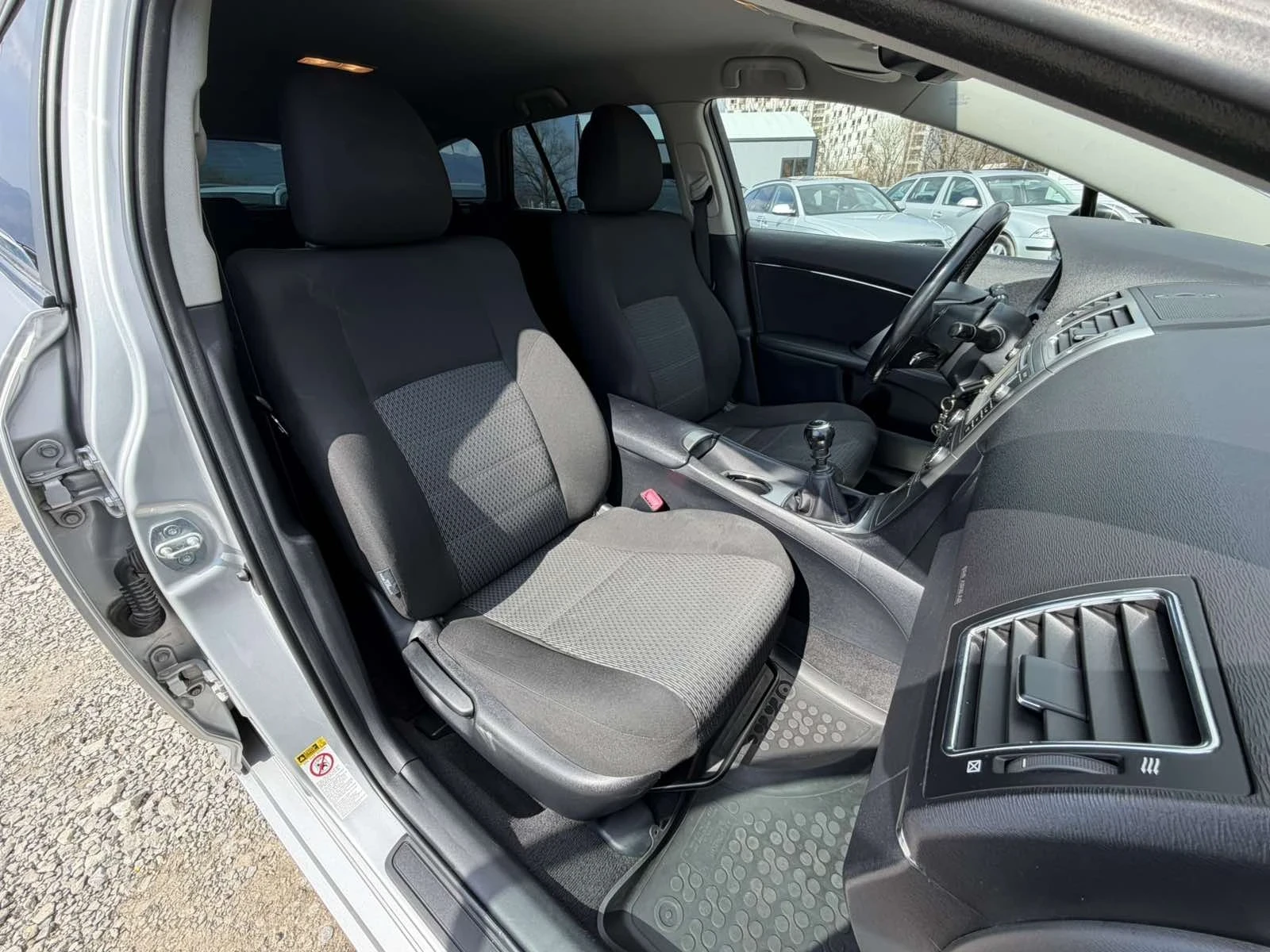 Toyota Avensis 2.0 D4D , снимка 14 - Автомобили и джипове - 54646937
