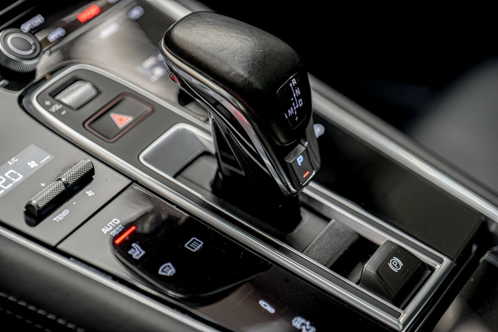Porsche Panamera Sport Turismo 4S/PDLS+ /Sport Chrono/PASM/BOSE, снимка 11 - Автомобили и джипове - 54945604
