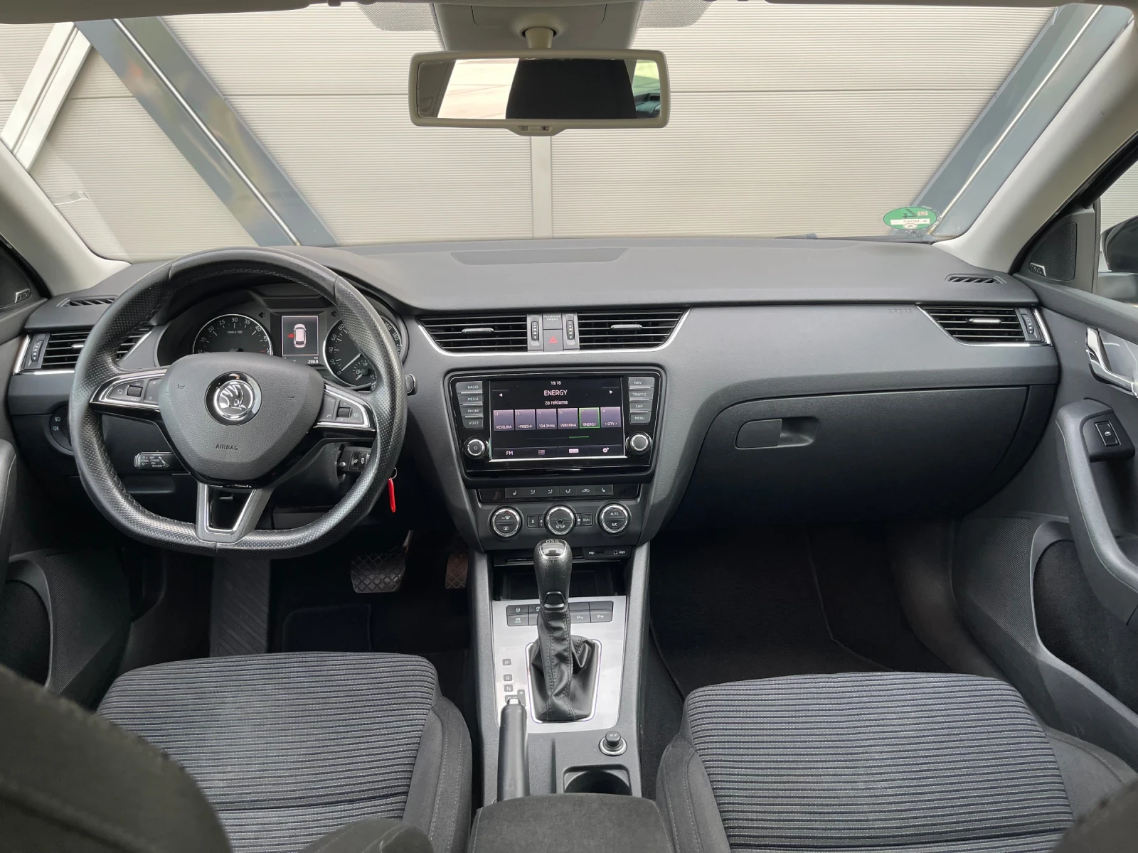 Skoda Octavia 2.0tdi / DSG / Distronic / Canton , снимка 13 - Автомобили и джипове - 55040250