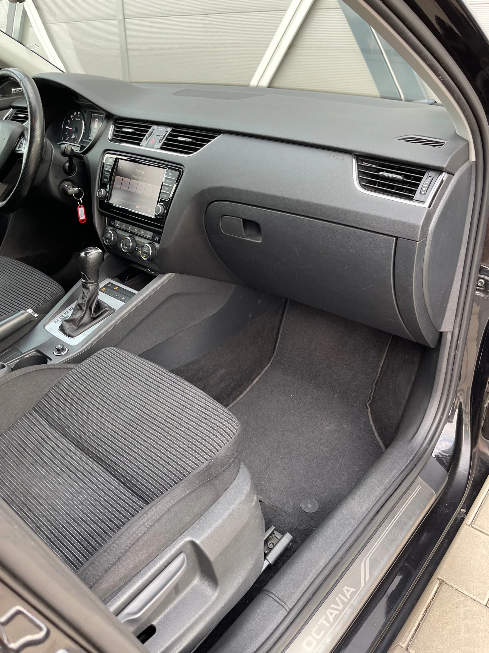 Skoda Octavia 2.0tdi / DSG / Distronic / Canton , снимка 11 - Автомобили и джипове - 55040250