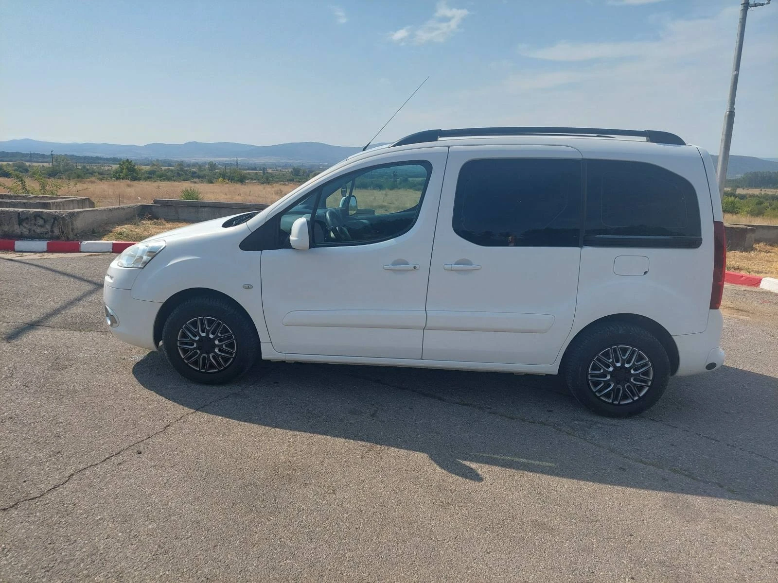 Peugeot Partner 1.6 GAZ, снимка 2 - Автомобили и джипове - 56071742