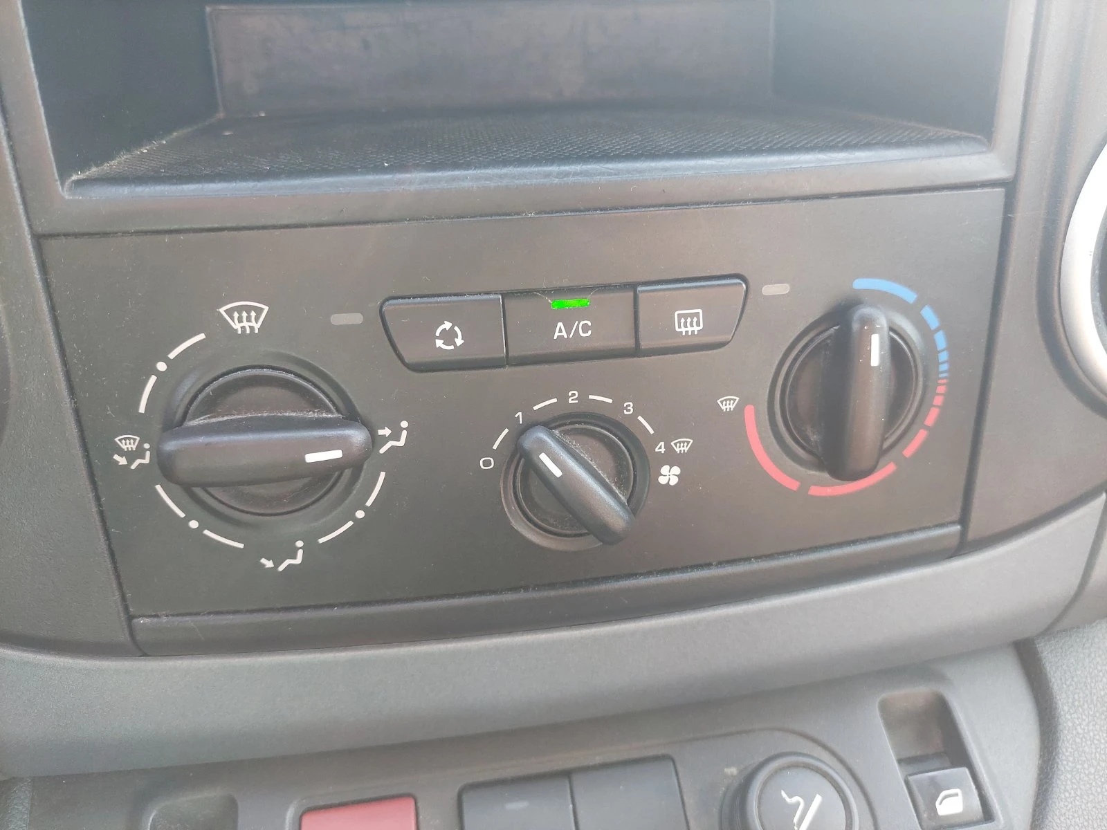 Peugeot Partner 1.6 GAZ, снимка 10 - Автомобили и джипове - 56071742