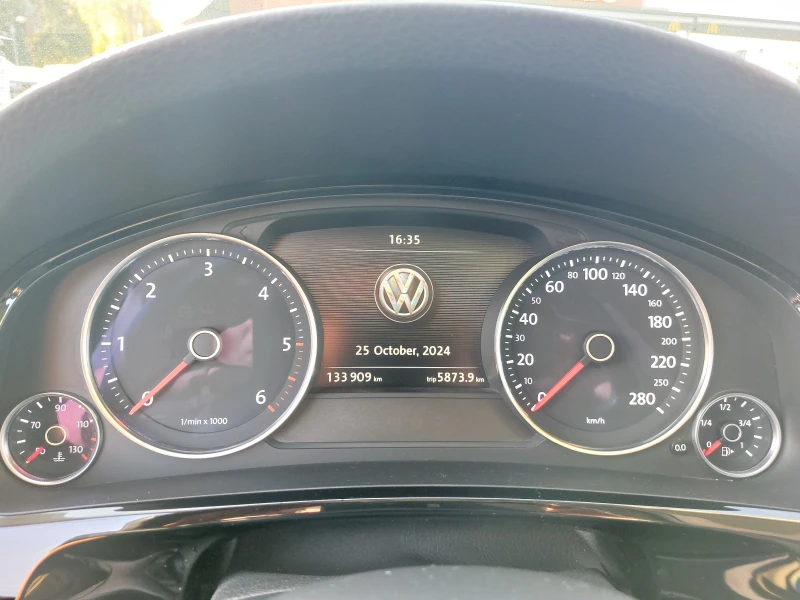 VW Touareg, снимка 8 - Автомобили и джипове - 47777722