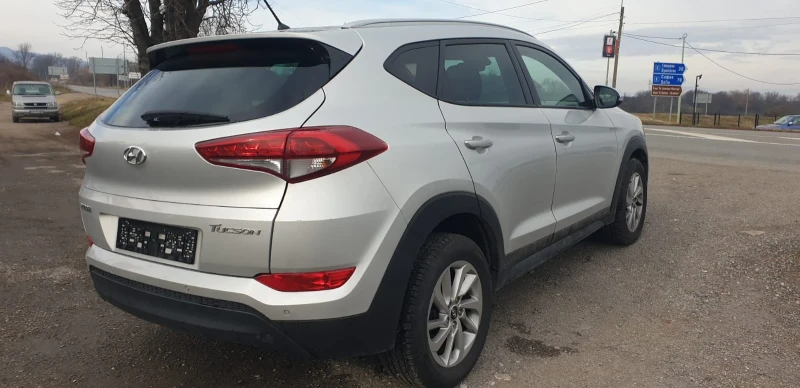 Hyundai Tucson 1.7d, снимка 6 - Автомобили и джипове - 48419321