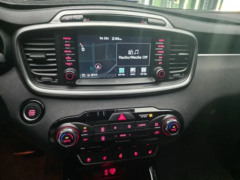 Kia Sorento 2.2 4WD SPECIAL, снимка 9 - Автомобили и джипове - 56305575
