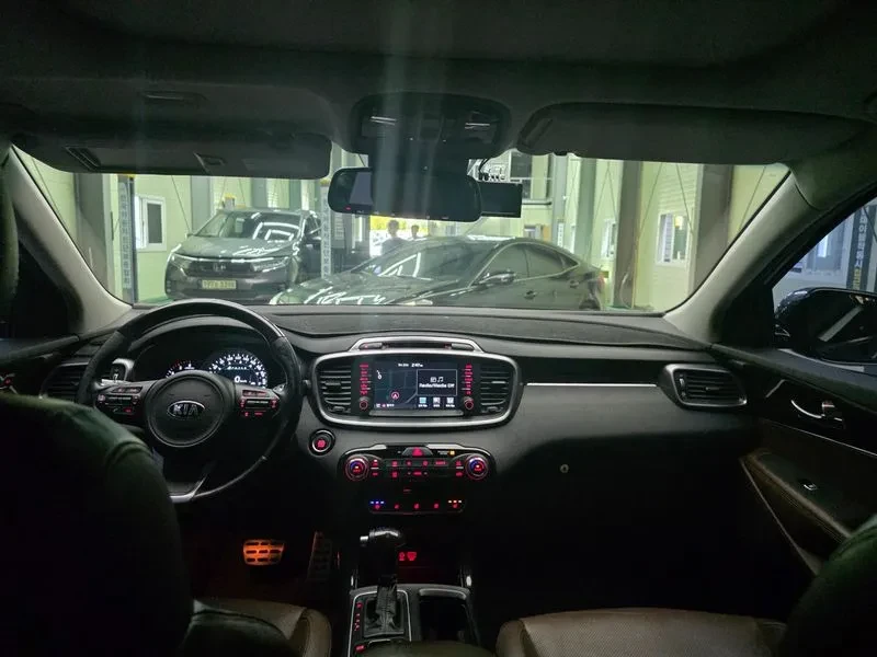 Kia Sorento 2.2 4WD SPECIAL, снимка 3 - Автомобили и джипове - 56305575