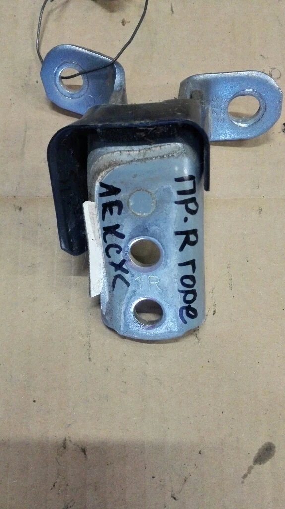 Панта врата предна дясна горна Лексус ИС220