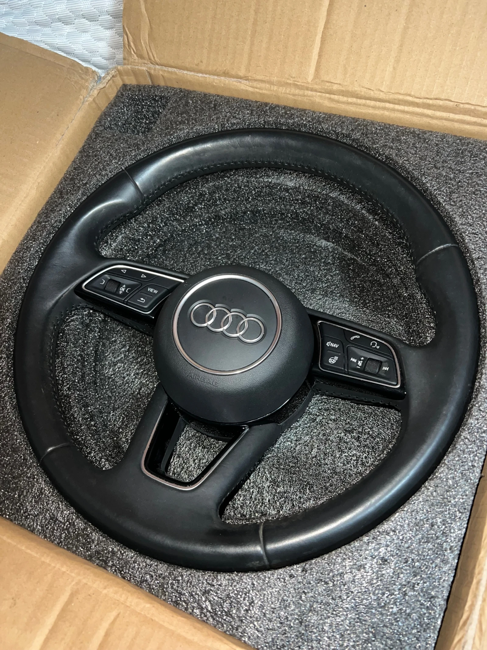 Оригинален Волан с AirBag от Audi A5 2019  , снимка 2 - Части - 56301468