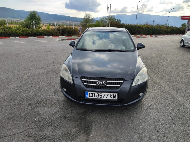 Kia Ceed 1.6 CRDI, снимка 4 - Автомобили и джипове - 47010828