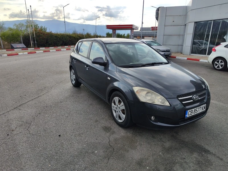 Kia Ceed 1.6 CRDI, снимка 3 - Автомобили и джипове - 47010828