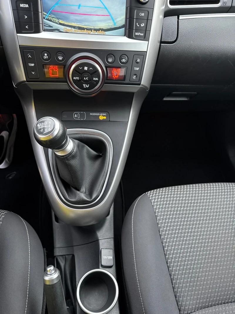 Toyota Verso 1.6 Valvematic, снимка 13 - Автомобили и джипове - 52663095