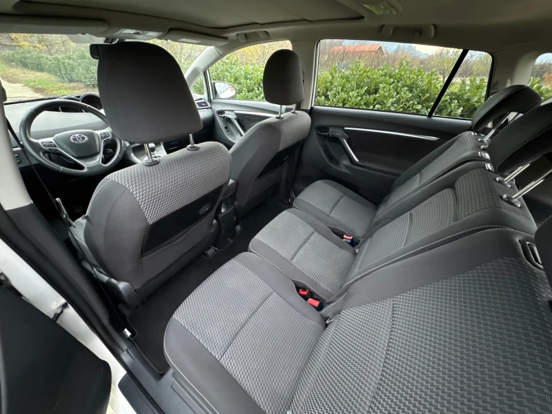 Toyota Verso 1.6 Valvematic, снимка 9 - Автомобили и джипове - 52663095