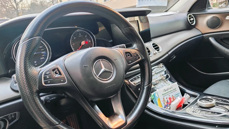 Mercedes-Benz E 220 9 G -tronik, два ключа, снимка 4 - Автомобили и джипове - 52676537