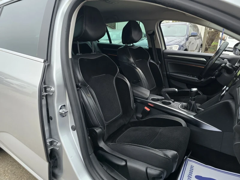 Renault Megane 1.5d 110к.с Топ състояние , снимка 12 - Автомобили и джипове - 52885543