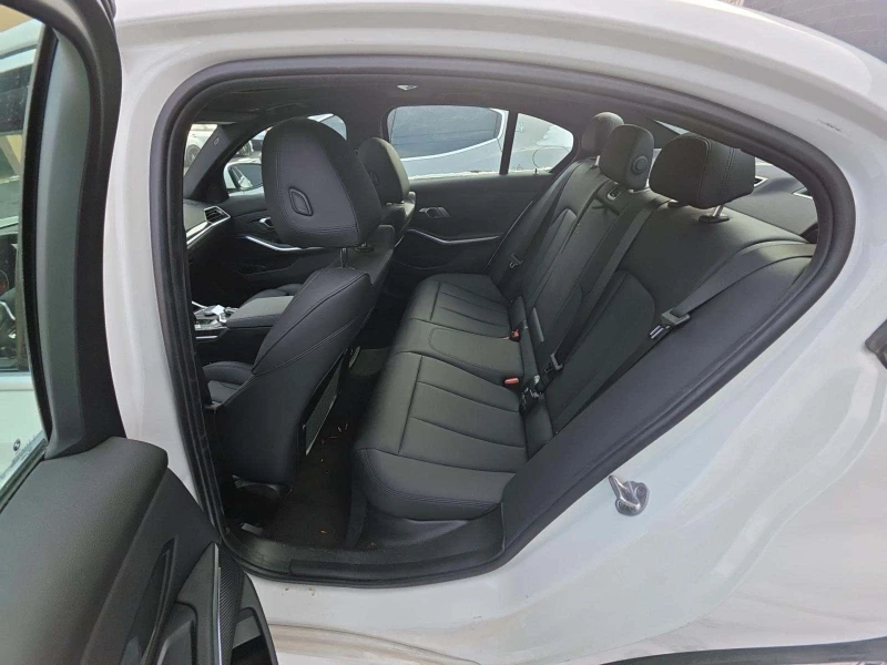 BMW 330 i, снимка 10 - Автомобили и джипове - 53181726