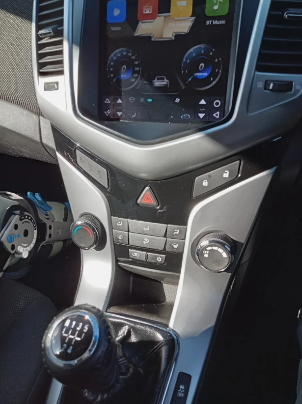 Chevrolet Cruze 1.6 Десен волан - изображение 10