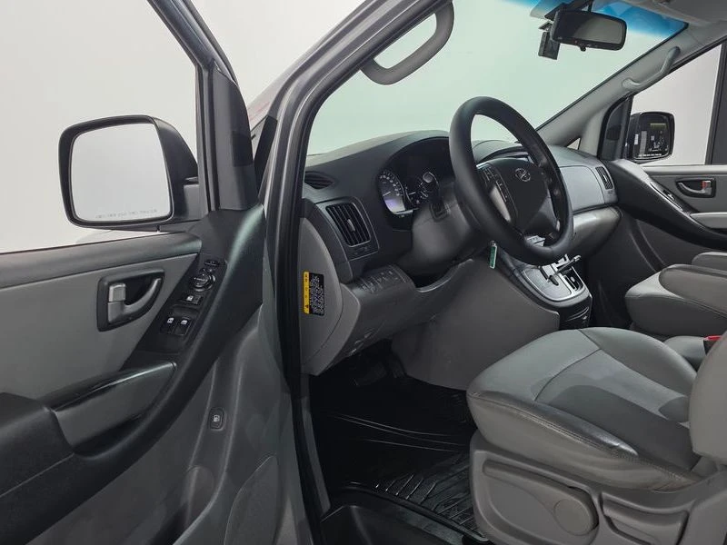 Hyundai Starex 2.5 Automatic, снимка 11 - Автомобили и джипове - 55948869