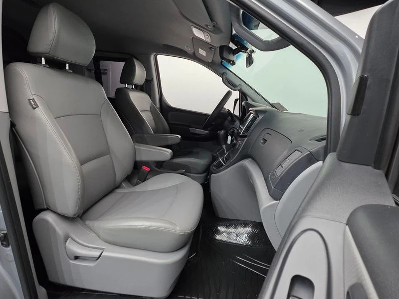 Hyundai Starex 2.5 Automatic, снимка 10 - Автомобили и джипове - 55948869