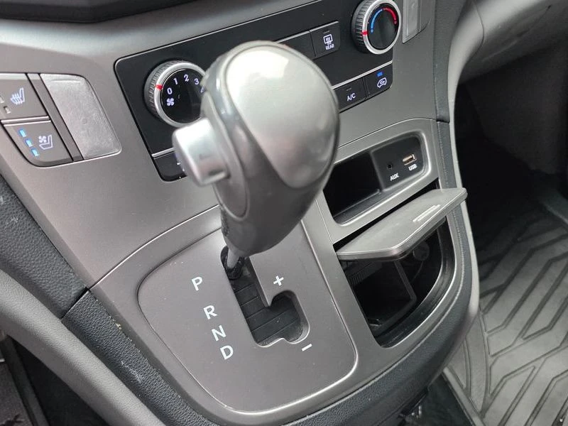 Hyundai Starex 2.5 Automatic, снимка 9 - Автомобили и джипове - 55948869